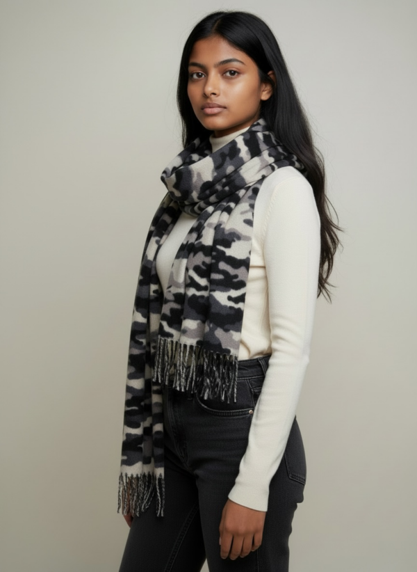 Camouflagehalsduk dam Filla Scarf – Svart & grå
