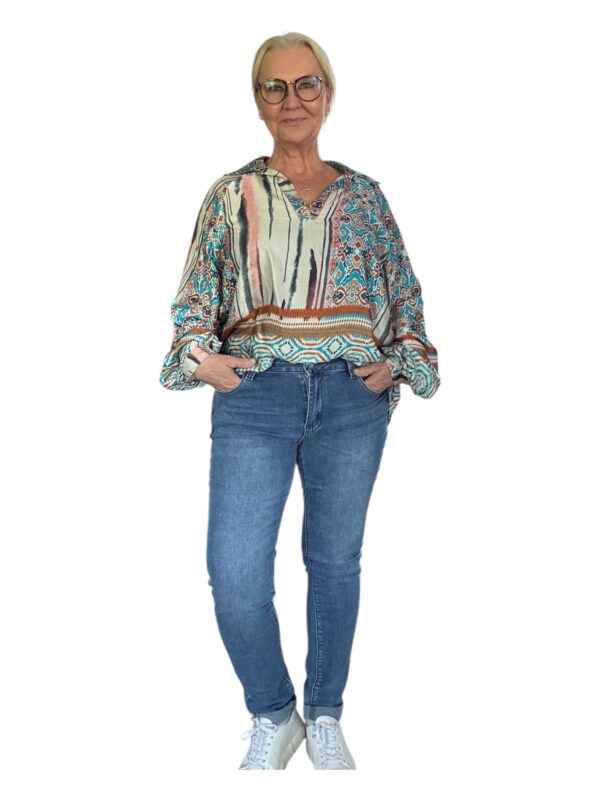 My mönstrad blus i viscos