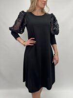 Klänning svart med puffärm