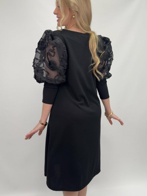 Klänning svart med puffärm