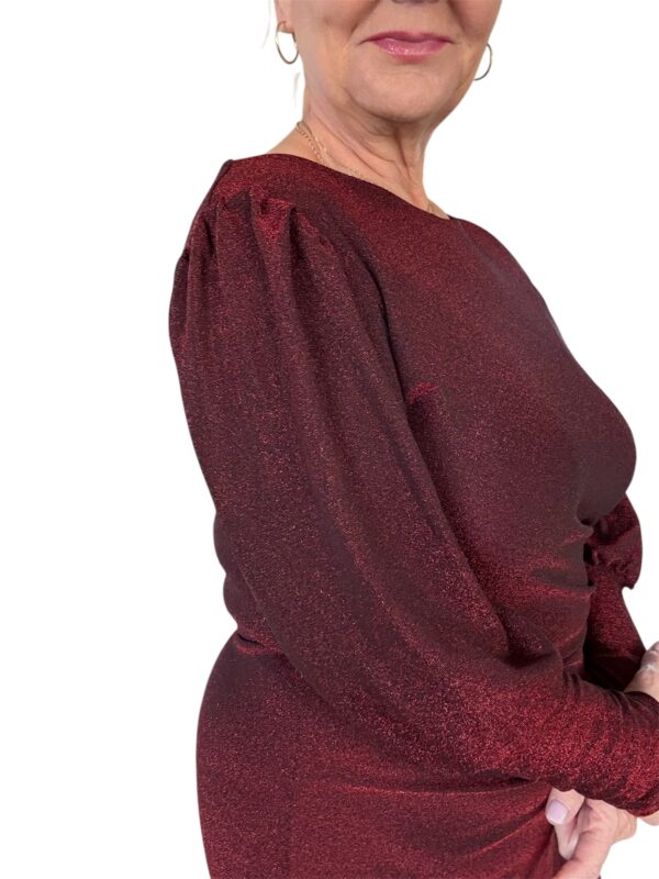 Klänning glittrig med drapering