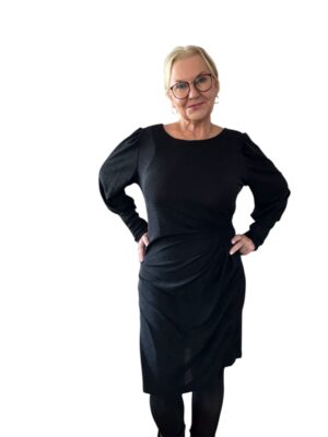 Klänning glittrig med drapering