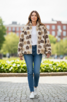 jacka Amy i teddykvalitet med blommor